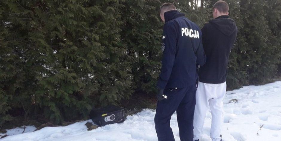 19-latek okradł członka rodziny