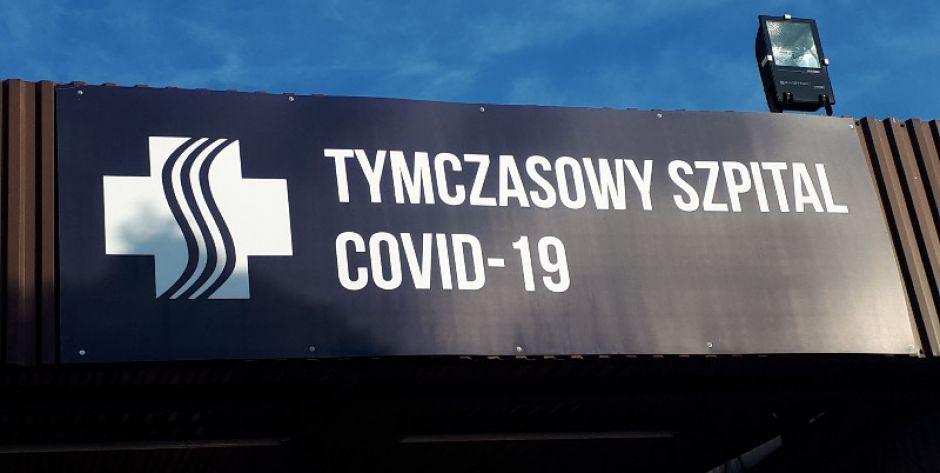 Pięć zgonów, w szpitalach coraz więcej pacjentów
