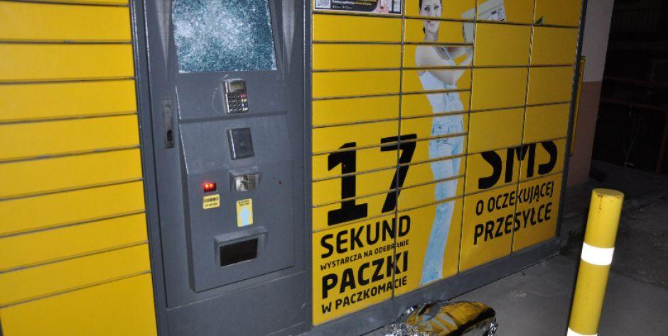 Po pijaku zdemolował paczkomat i budynek
