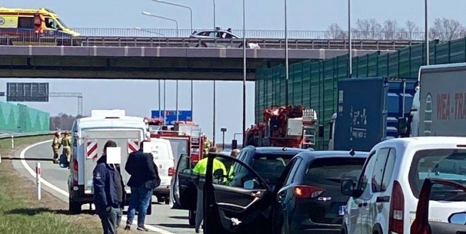 Interweniowały służby, wstrzymano ruch na autostradzie... A desperata nie znaleziono