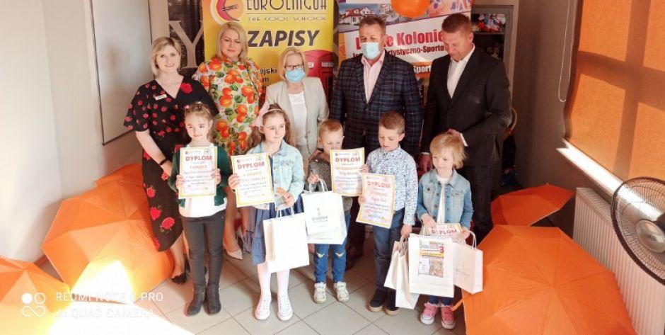 Wybitne 5 i 6 latki recytują w języku angielskim w Szkole Językowej Eurolingua