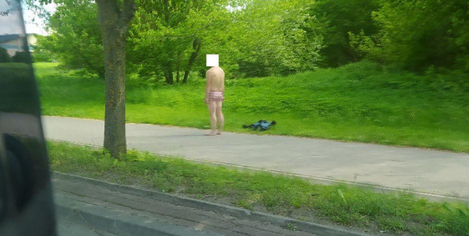 Rozebrał się do majtek i stwarzał zagrożenie dla ruchu