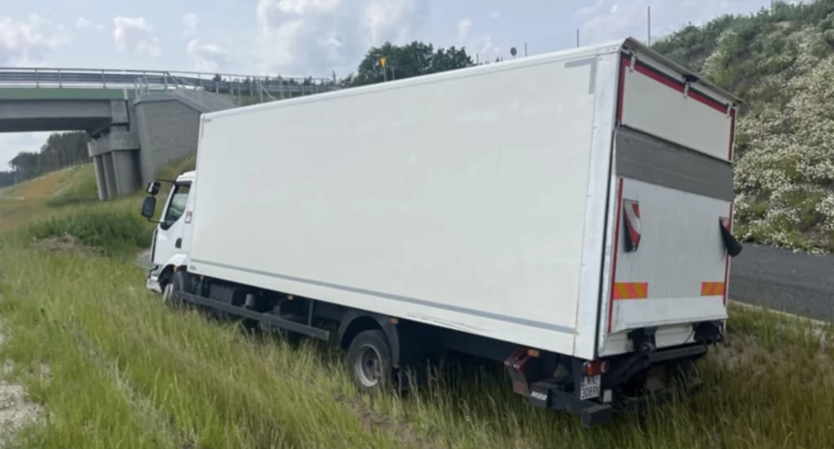 Wpadł do rowu odwadniającego na A2! 