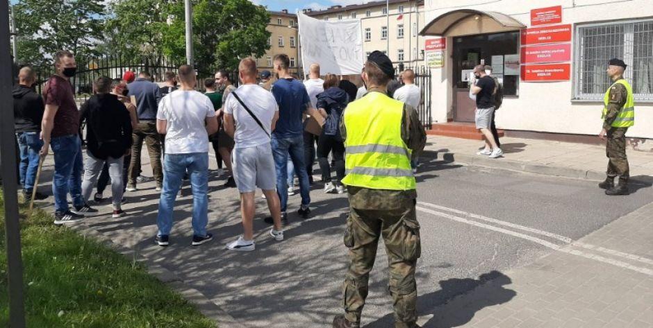  „Make love, not war” - protest pod siedlecką jednostką wojskową