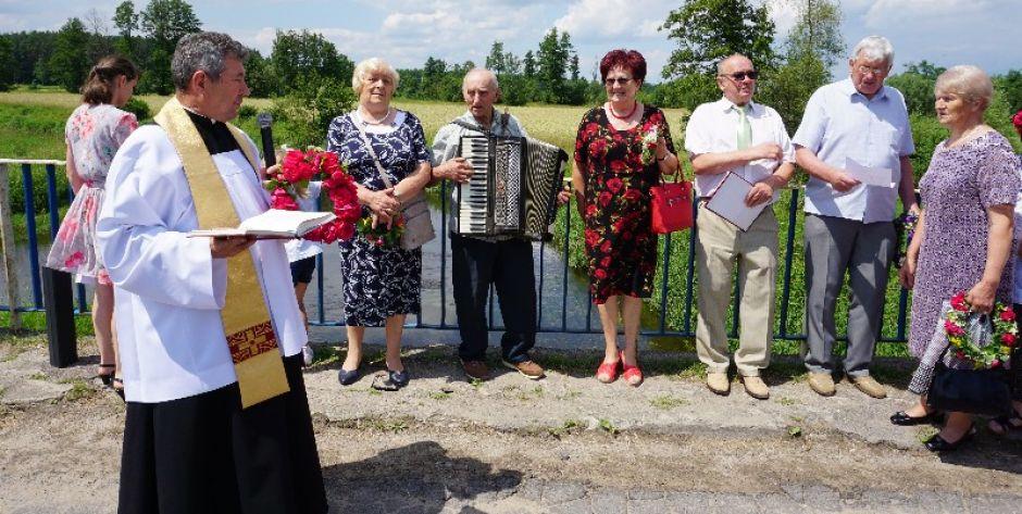Popłynęły wianki Liwcem…