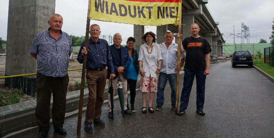 Czy będą rozbierać wiadukt w Łochowie?