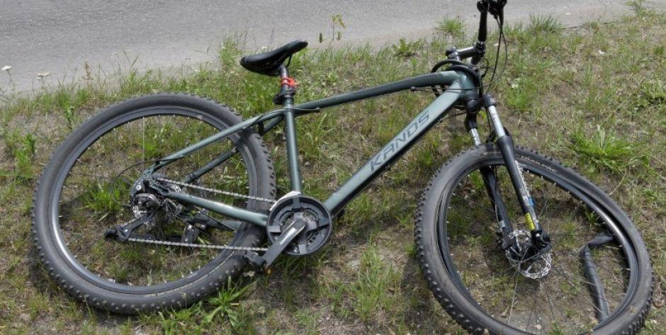 Rowerzysta wjechał na przejście dla pieszych. Został potrącony przez samochód