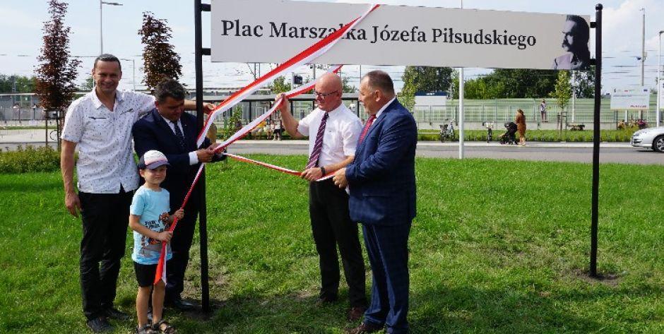 Mural i plac dla marszałka