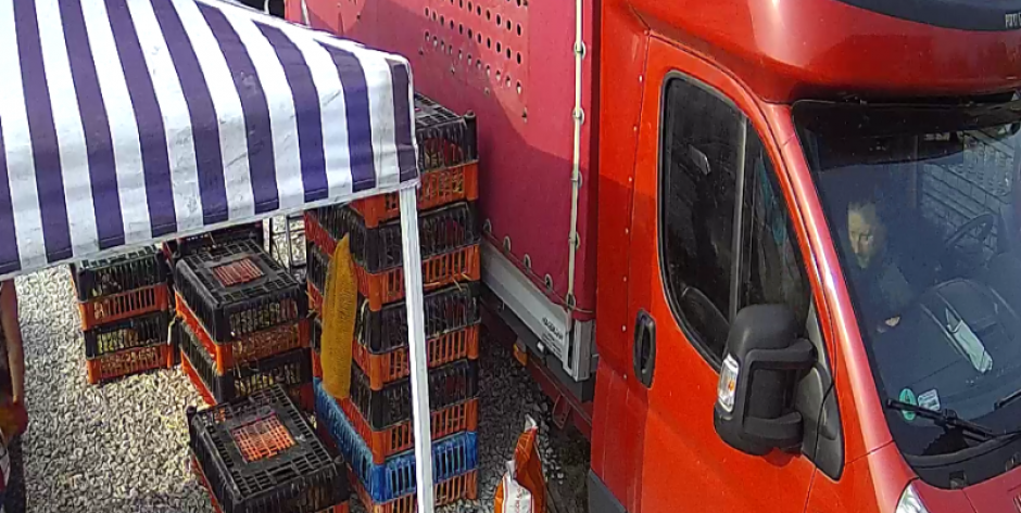 Ukradł kobiecie saszetkę z pieniędzmi i dokumentami. Rozpoznasz go?