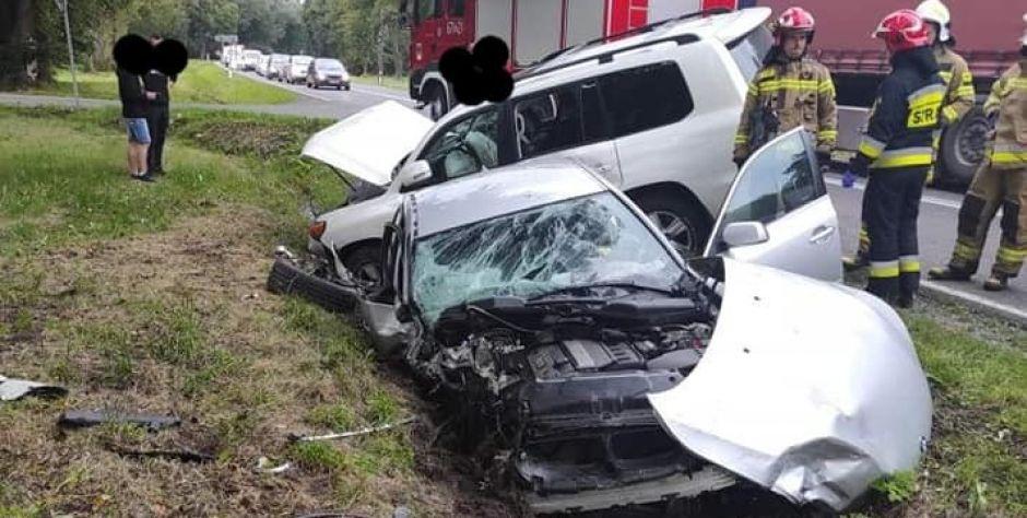 Czołowe zderzenie bmw z toyotą