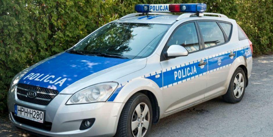 Staranował dwa radiowozy. Są ranni policjanci!
