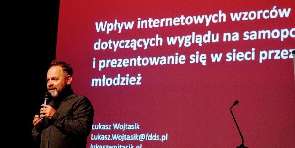 Eksperci opowiadają o zagrożeniach czyhających na współczesną młodzież