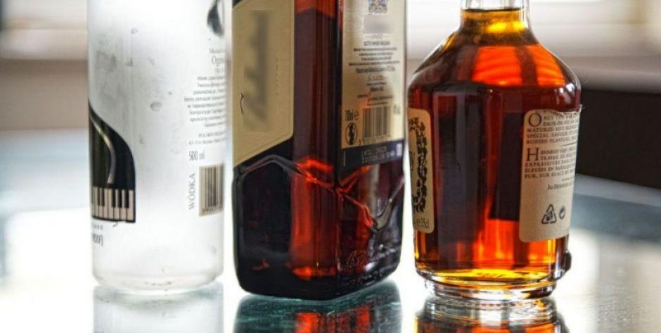 Ukradł alkohol. Uderzył sprzedawczynię, która próbowała go zatrzymać