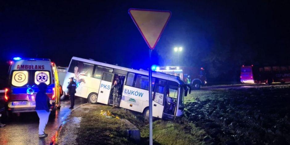 Wypadek autobusu w Ostromęczynie. 9 osób rannych!