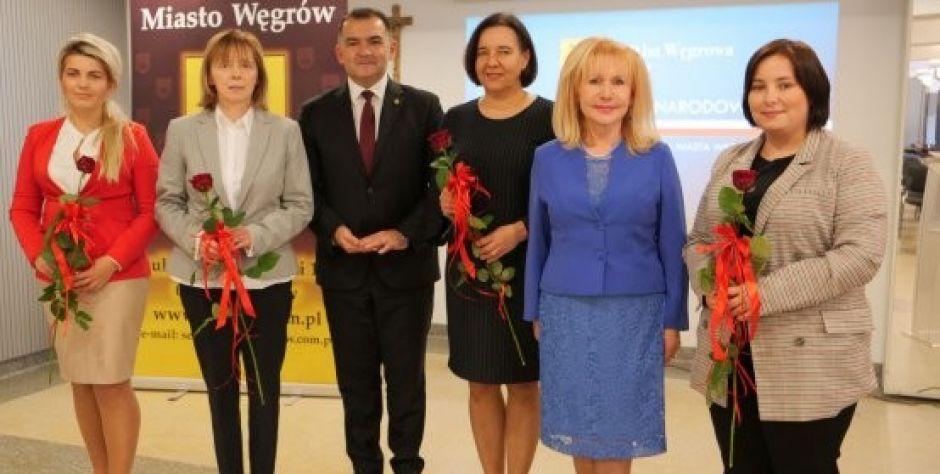 Burmistrz nagrodził nauczycieli
