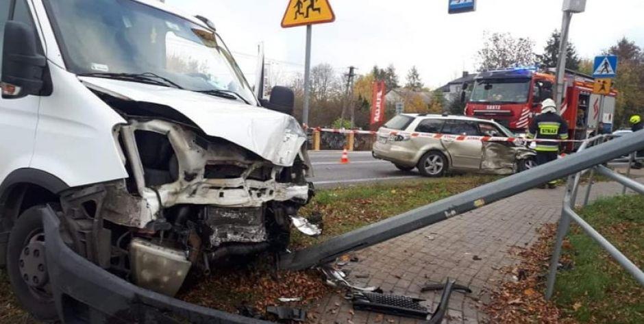 Wypadek w Bojmu - Kobieta z dwójką dzieci przewiezieni do szpitala