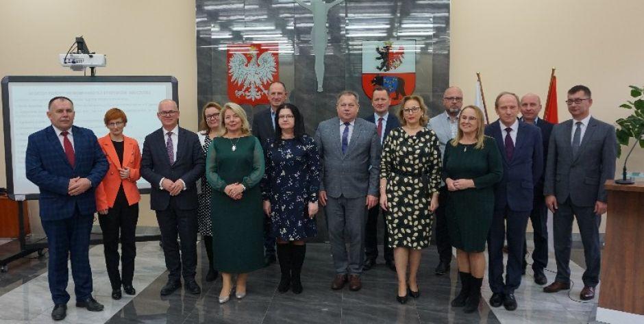 Starosta nagrodziła nauczycieli
