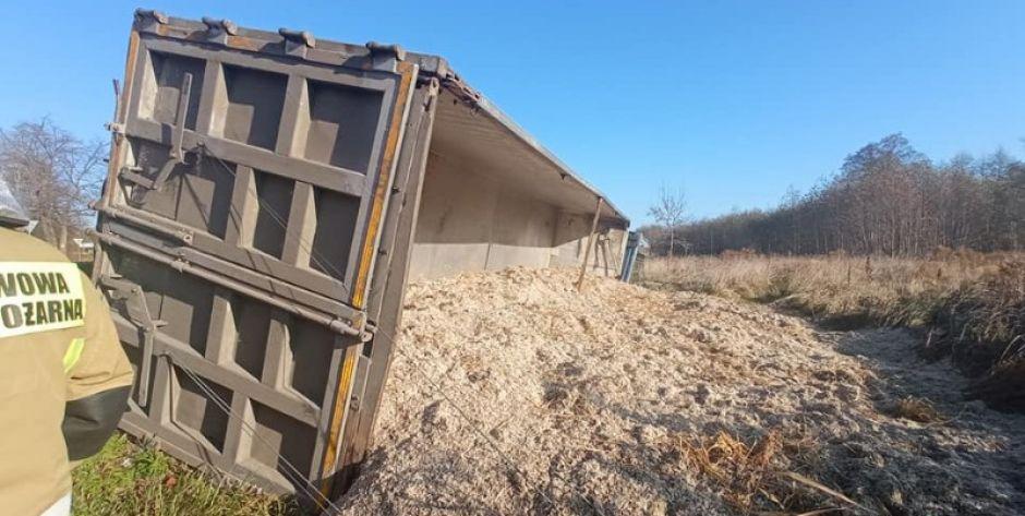 Wywrócona ciężarówka na DK 19 w Platerowie
