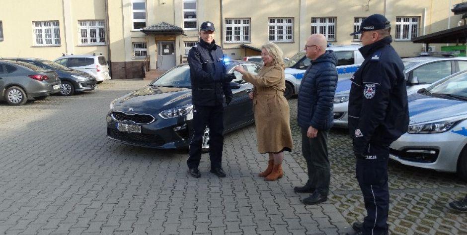 Nowy radiowóz dla policji
