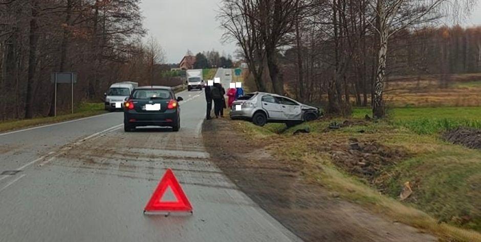 Samochód wypadł z drogi