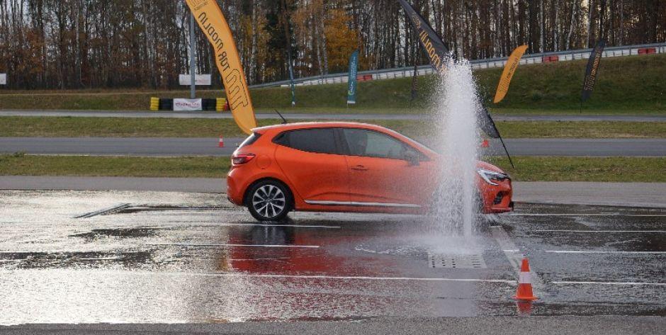Jazda w poślizgu, czyli ćwiczenia na Torze Modlin