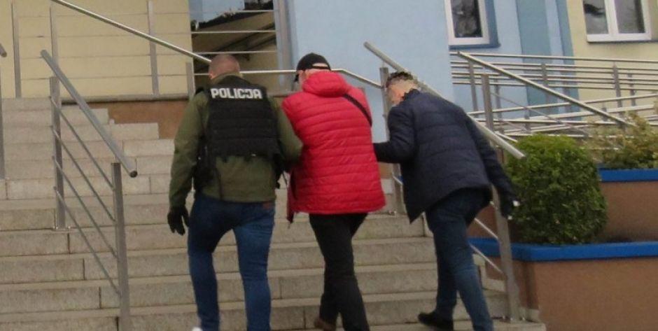 Siedlecka policja zatrzymała terapeutę podejrzanego o fałszowanie dokumentacji medycznej. Postawiono mu 247 zarzutów!