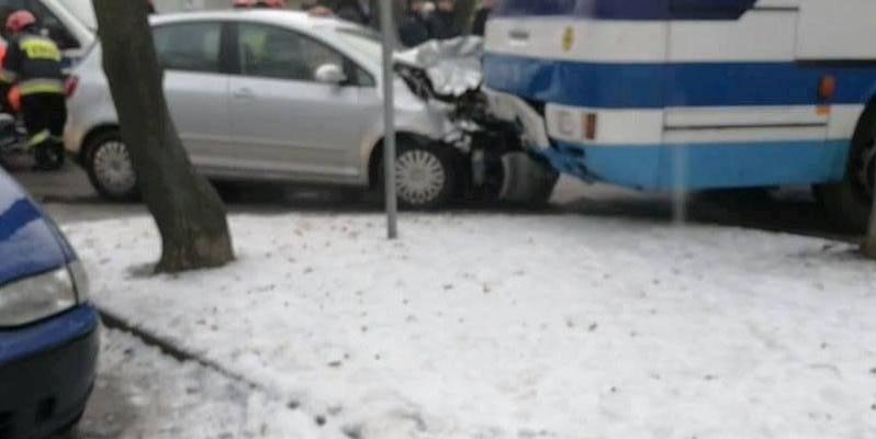 Zderzenie trzech pojazdów