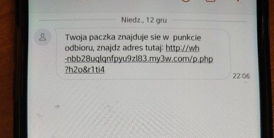 Uważaj na SMS-y o paczkach oczekujących na odbiór - to może być próba oszustwa!