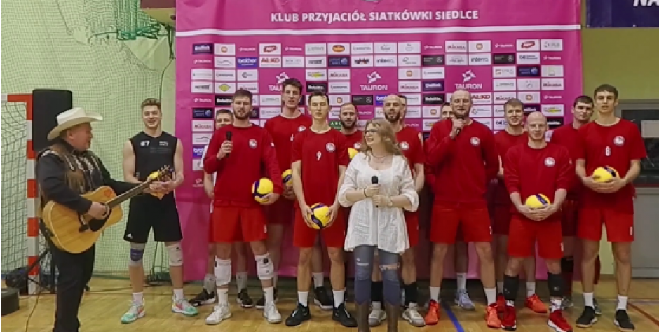 Posłuchajcie kolędy „Skrzypi wóz” w wykonaniu KPS Siedlce i Kapeli Zbuckiej! 