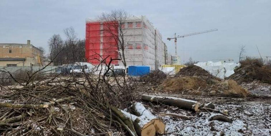 Mężczyzna spadł z rusztowania
