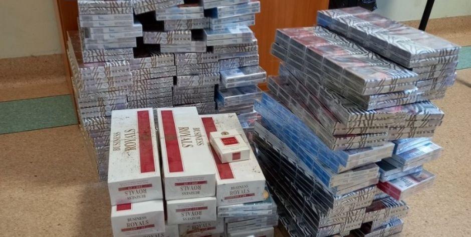 Mieszkaniec gminy Skórzec nielegalne papierosy ukrywał przysypując zbożem