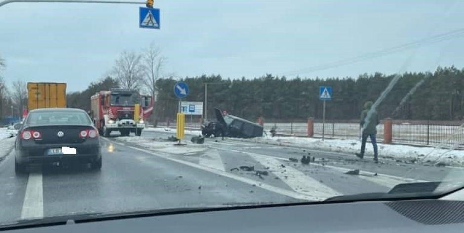 Zablokowana DK2 po zderzeniu dwóch aut w miejscowości Gręzów