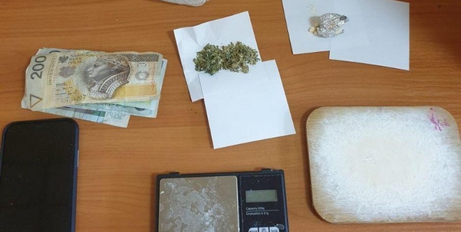 Marihuana, amfetamina i dopalacze w posiadaniu 29-letniego mieszkańca Węgrowa