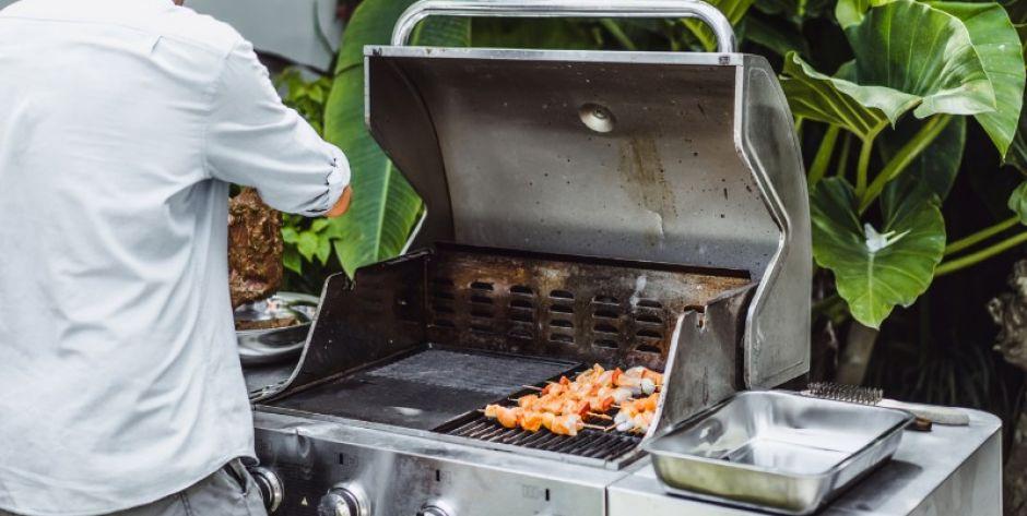 Grillowanie na rożnie na grillu gazowym – zalety