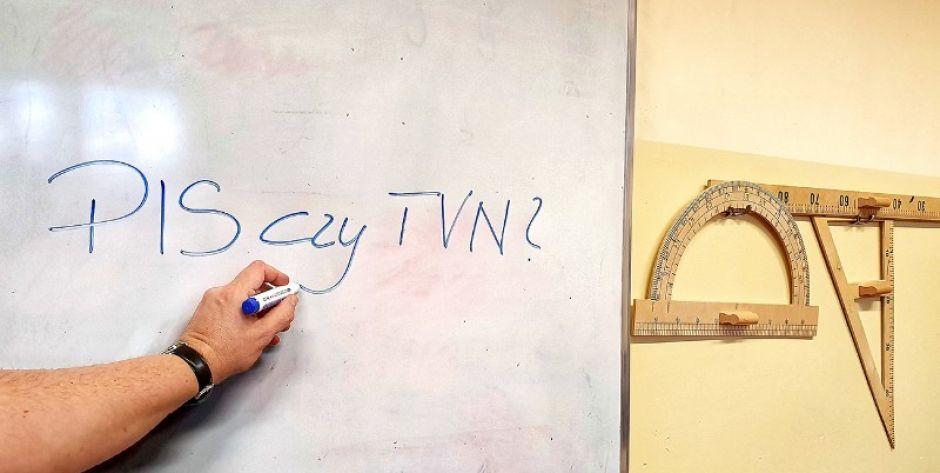„W górę serca, je..ć TVN”, czyli nauczyciel i uczeń... Bez konsekwencji