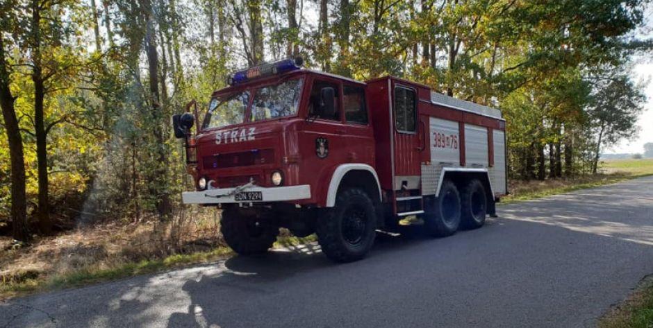 Druhowie z OSP w Radomyśli przekazują wóz strażacki Ukrainie
