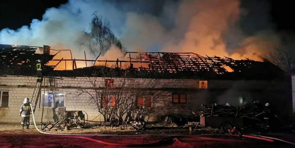 Pożar budynku gospodarczego, wewnątrz były zwierzęta - nie udało się ich uratować