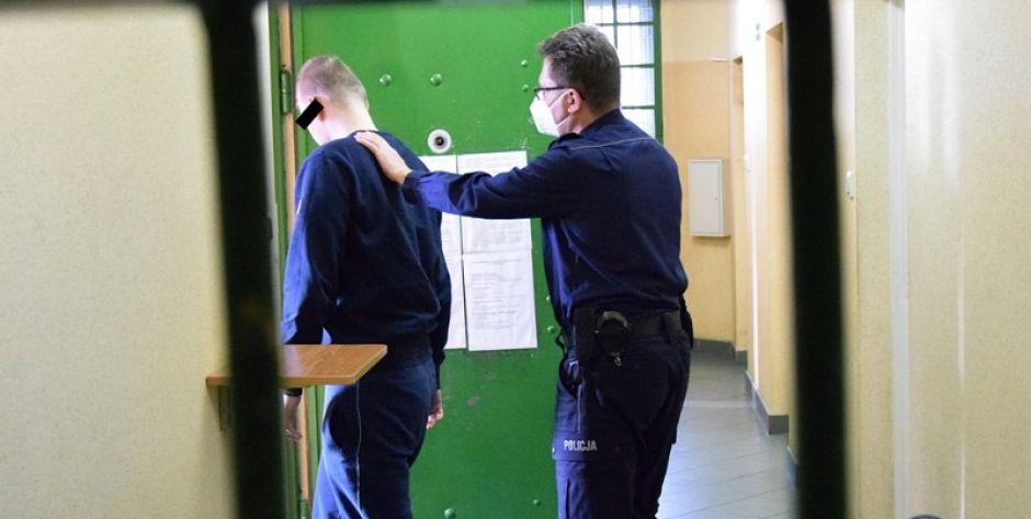 Ukradł materiały budowlane, uderzył ochroniarza