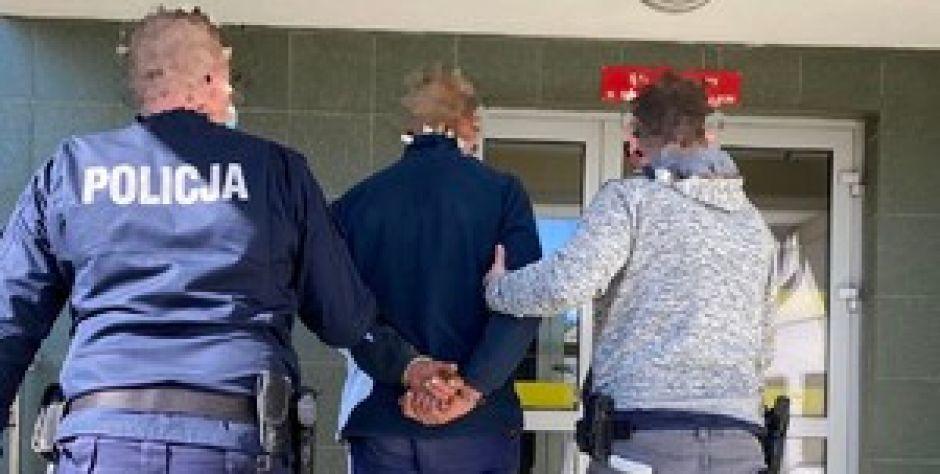 Myśliwi ujęli kłusownika i przekazali policjantom. Teraz mężczyźnie grozi do 8 lat więzienia.
