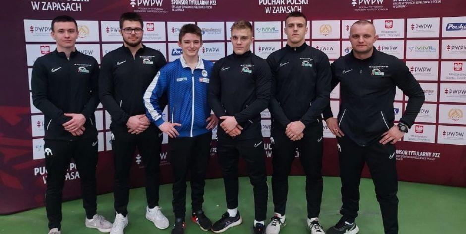 Dwa trzecie miejsca zapaśników WLKS