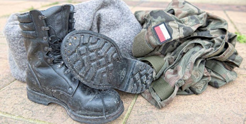 Rezerwa idzie w kamasze. Listonosze wręczają wezwania 