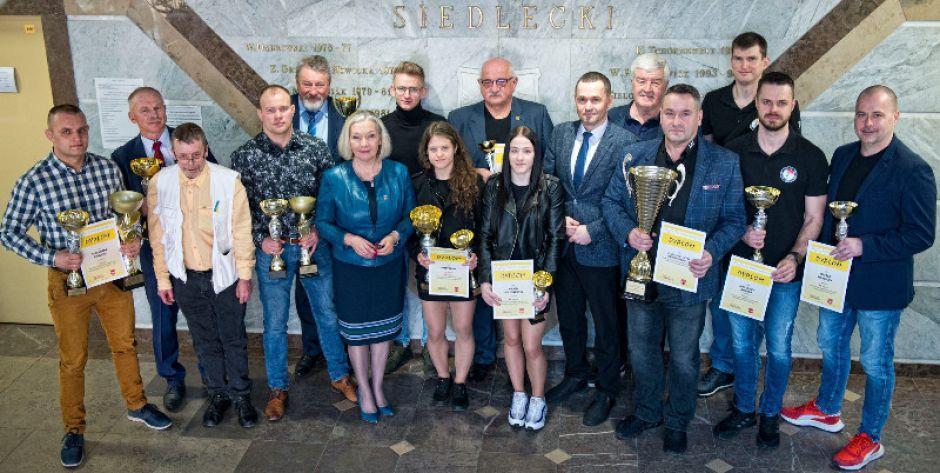 Ludzie sportu nagrodzeni! Plebiscyt Tygodnika Siedleckiego na Najlepszych i Najpopularniejszych Sportowców i Trenerów 2021 roku (Galeria zdjęć)