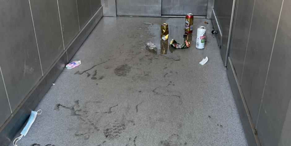 Libacje alkoholowe w windzie przy PKP Siedlce
