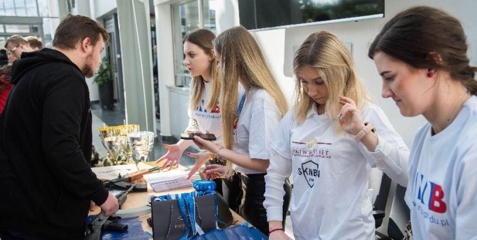 Dni Otwarte w Uniwersytecie Przyrodniczo-Humanistycznym cieszyły się dużym zainteresowaniem wśród młodzieży