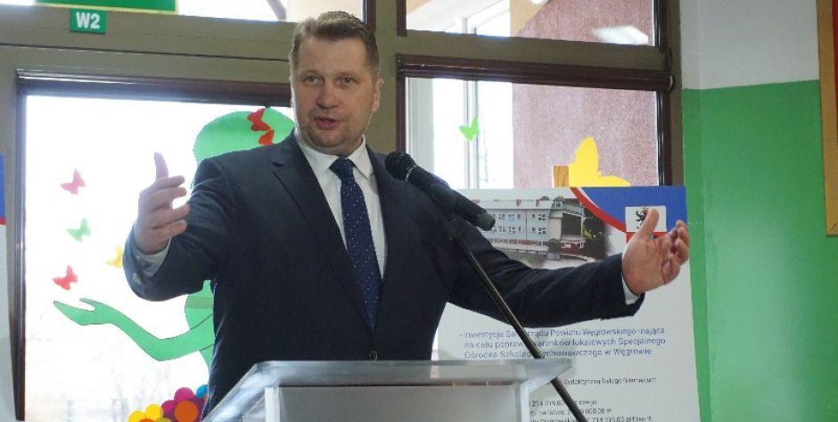 Minister Przemysław Czarnek wręczył czek