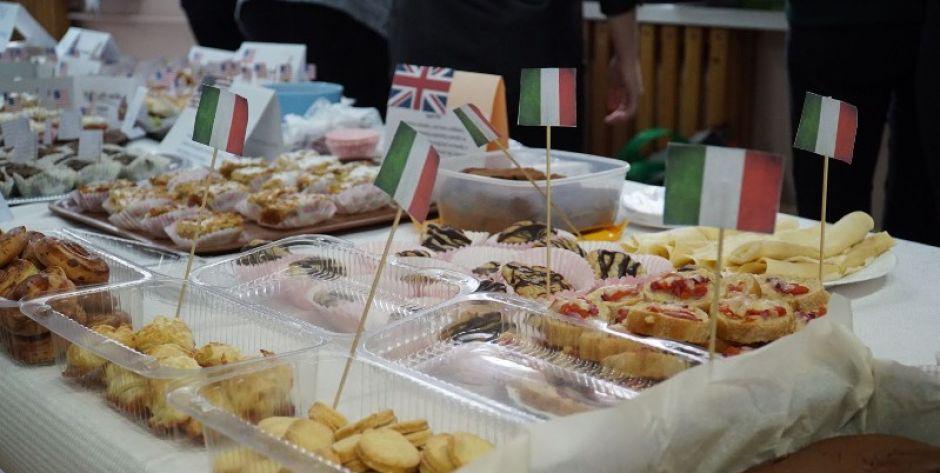 Kiermasz „Kuchnie Świata” w siedleckiej Samochodówce. Dochód zostanie przeznaczony na pomoc uchodźcom z Ukrainy