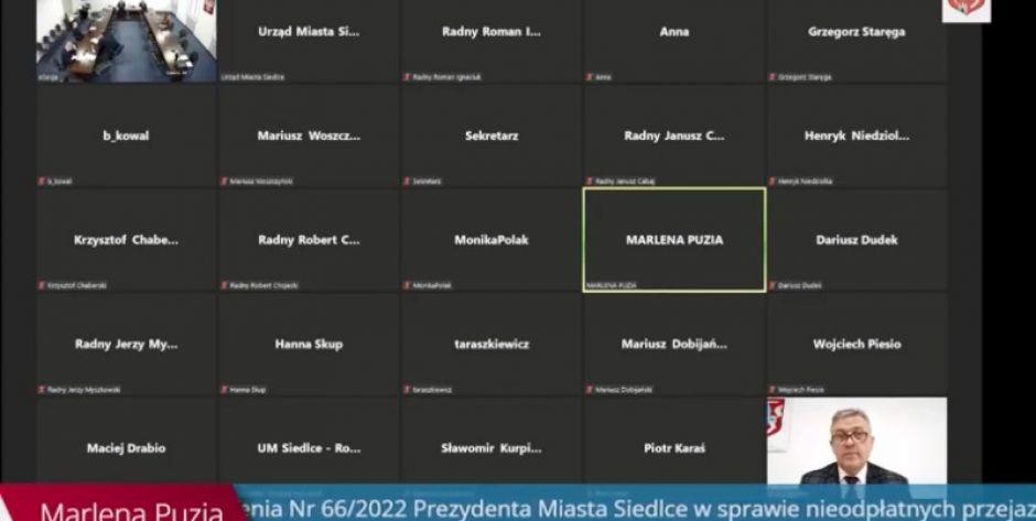 Szok na sesji w Siedlcach! Kobiecy śmiech i męski głos z obraźliwym komentarzem