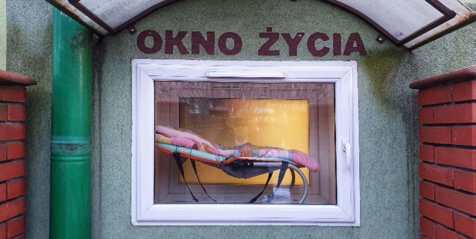 Dzieciątko w oknie życia