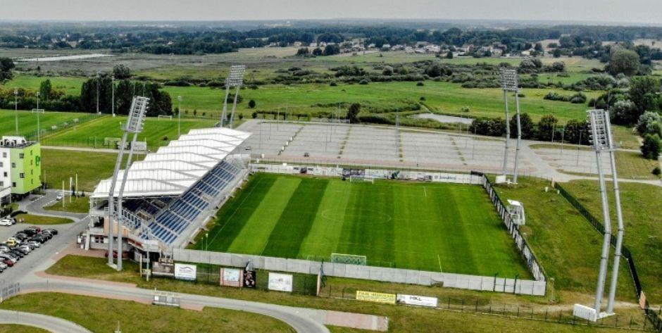 Radni o sprzątaniu stadionu w Siedlcach: Odchody gołębi czy granulat?