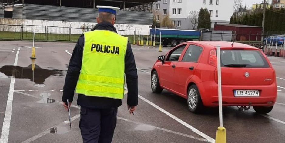 Uczniowie śmigali po torze